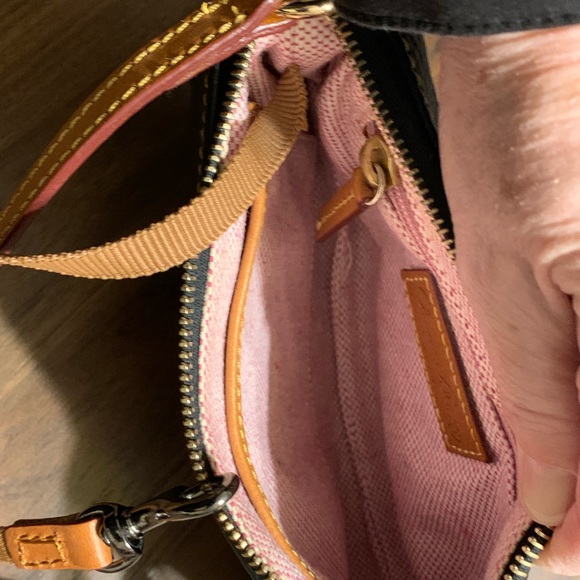 Dooney & Burke Wristlet/Clutch Black w/brown accent - Picture 4 of 6